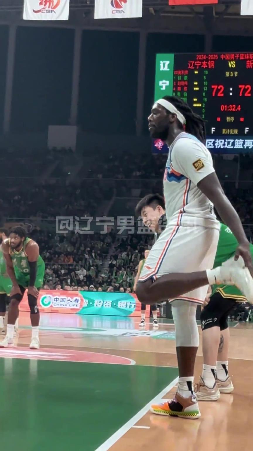 哈雷爾狂噴奧利弗：我會在澳洲干你小子！裁判吹T送他離場