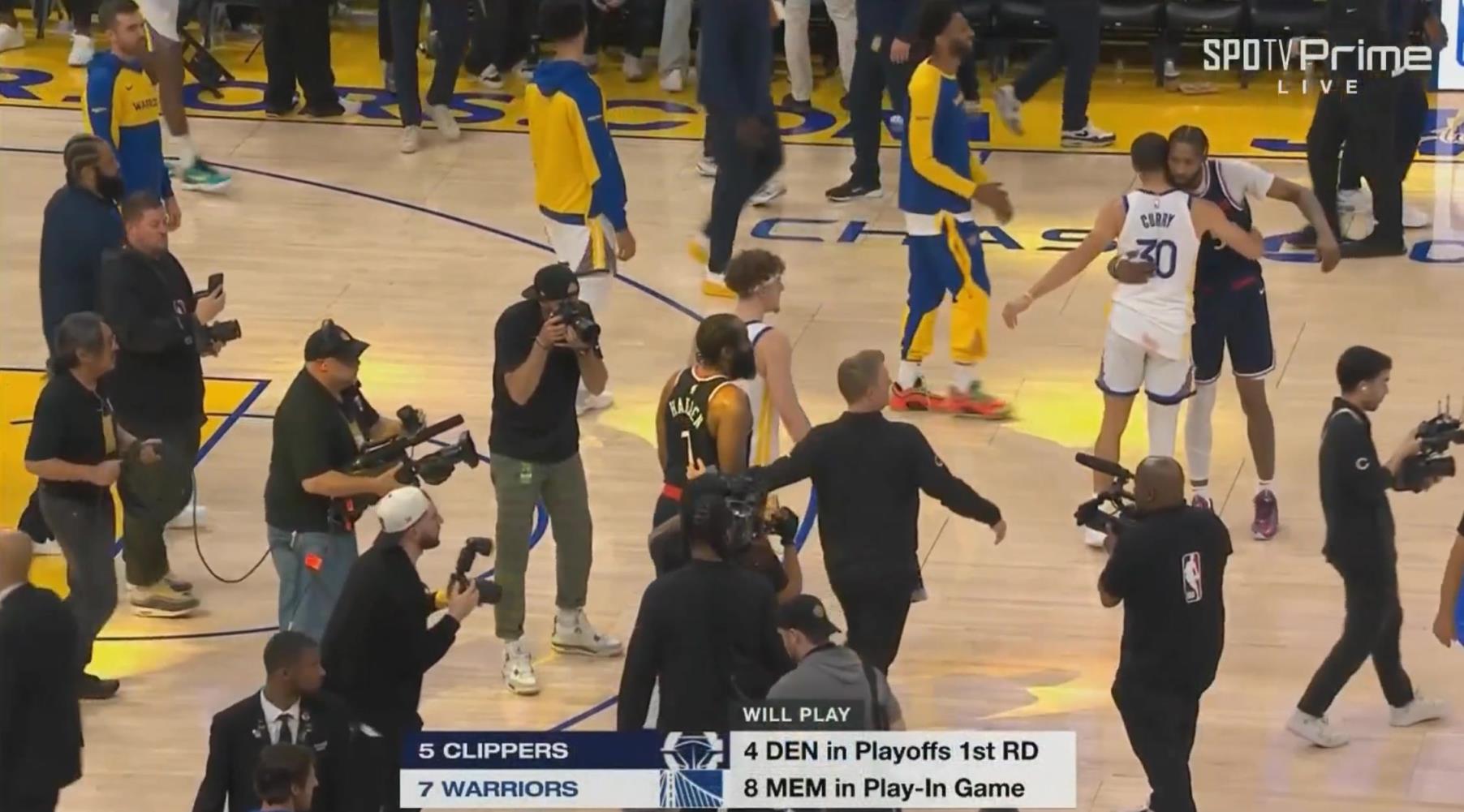 加時賽12分無解表現(xiàn)率隊(duì)獲勝！哈登賽后臉上笑容藏不住呀