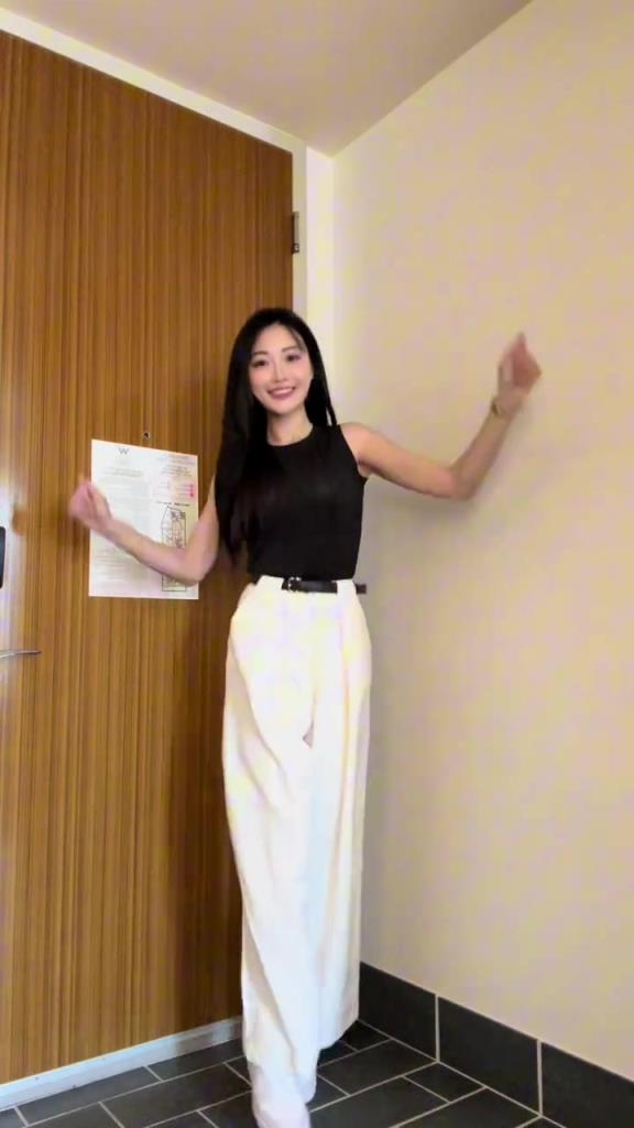 孟超曬自拍：常規(guī)賽正式收官啦，咱們季后賽見(jiàn)啦！