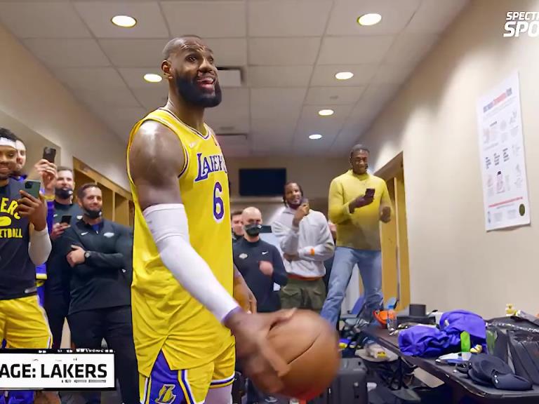 里弗斯絕殺之后湖人隊(duì)的更衣室氛圍，簡直不要太和諧！！