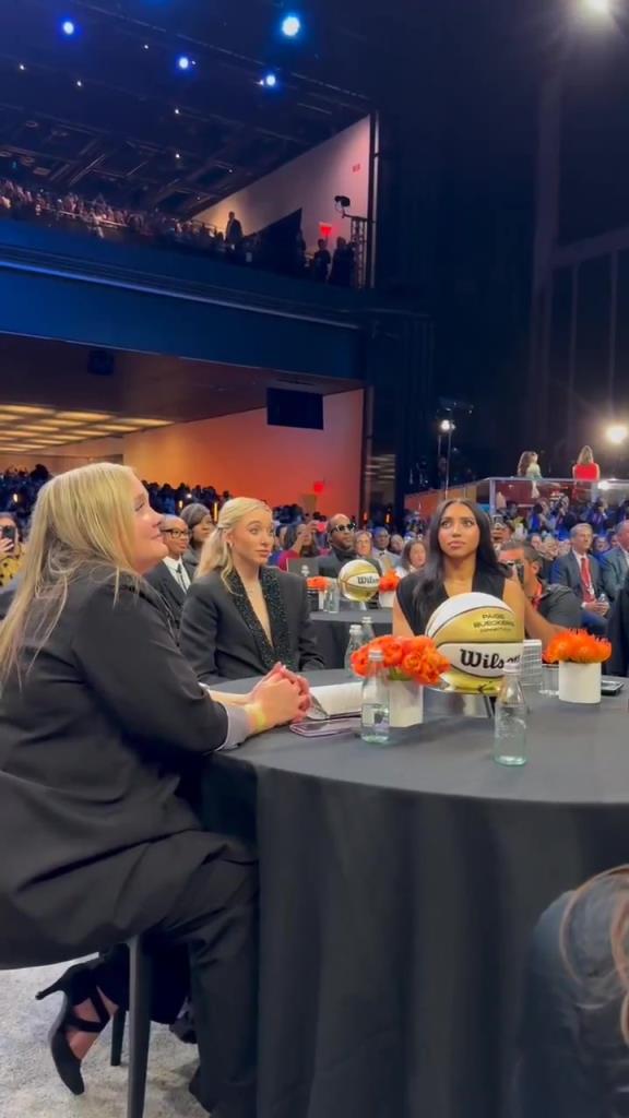 今天這穿搭，差點(diǎn)沒認(rèn)出來！佩奇-布克斯當(dāng)選WNBA狀元后十分淡定