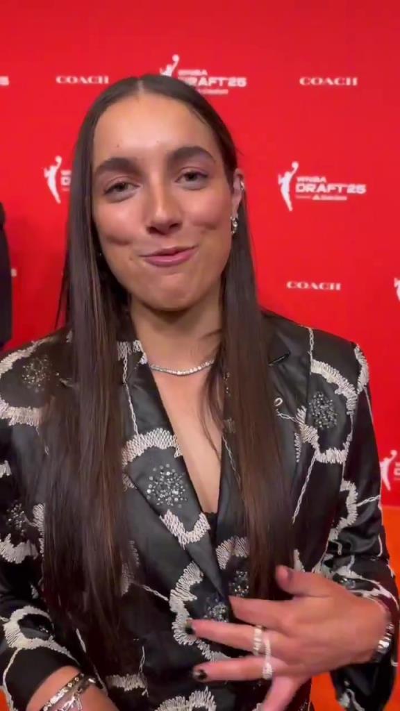 少爺真全能??！威少還幫WNBA新秀妹子們設(shè)計(jì)今晚的服裝