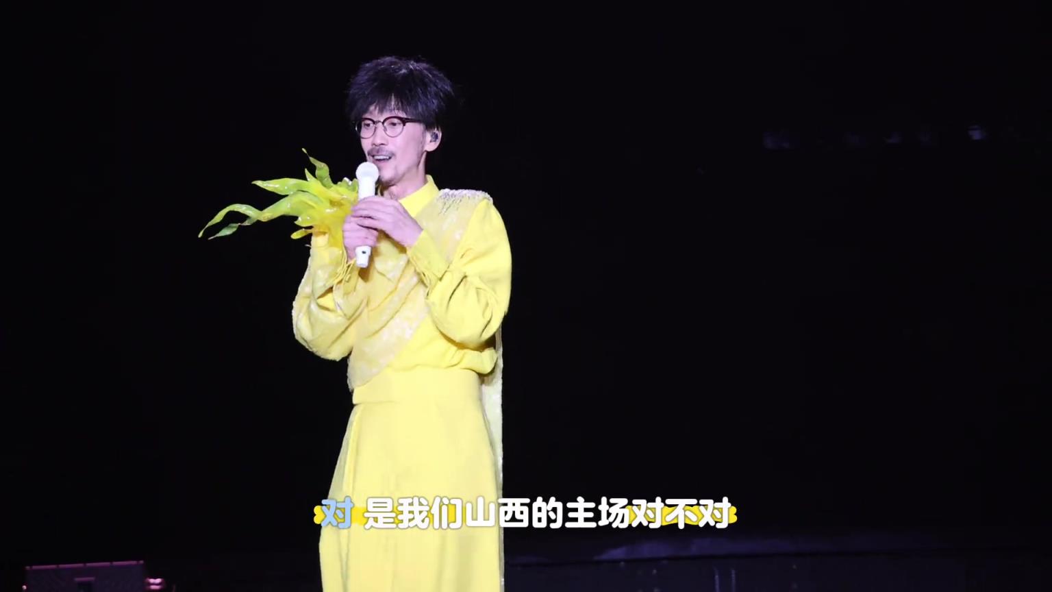 山西鬧他！周傳雄太原演唱會現(xiàn)場帶領(lǐng)歌迷為山西男籃加油助威