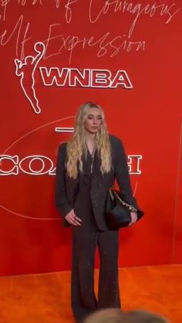 女狀元佩吉強勢登陸WNBA，實力超強，顏值也杠杠的