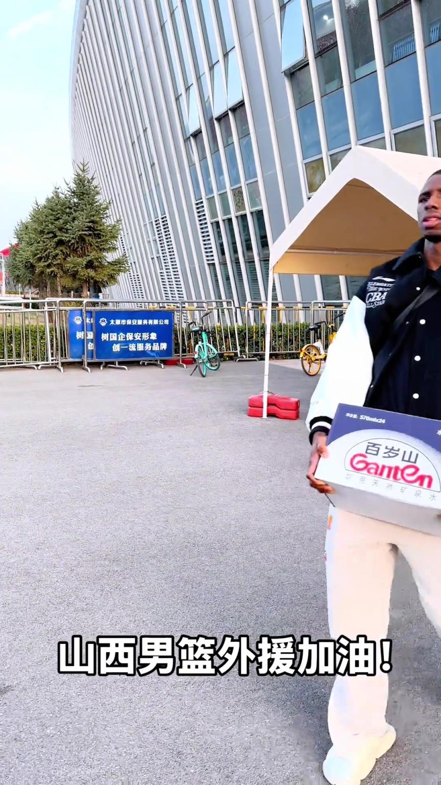 不是！你們山西外援合同還包括搬水的？